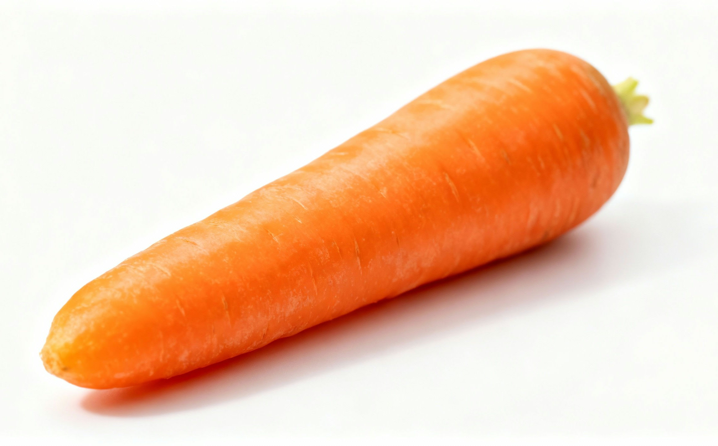 理学療法士監修のニンジンの白背景画像。